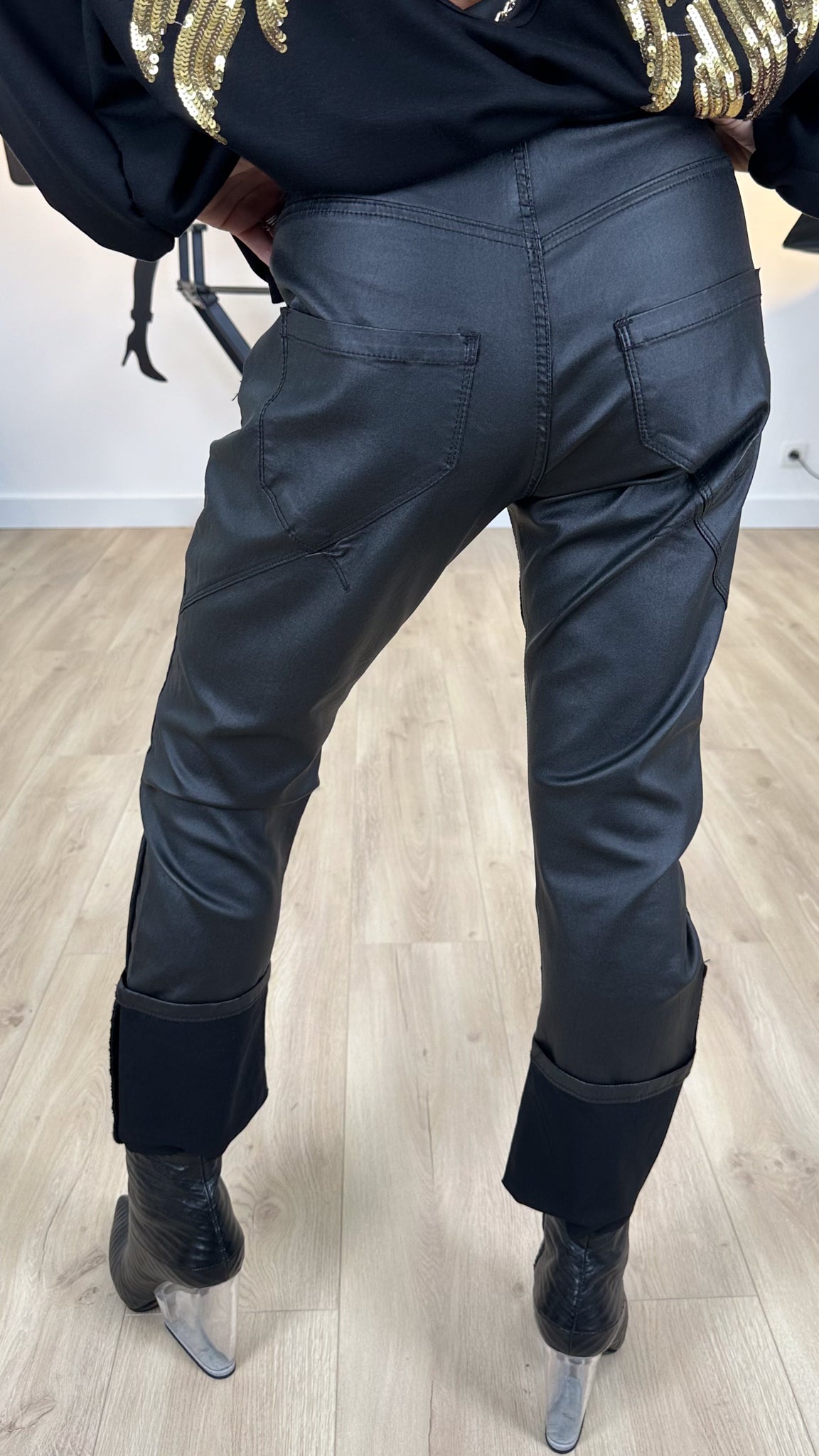 Image of Le pantalon BLACK LEATHER