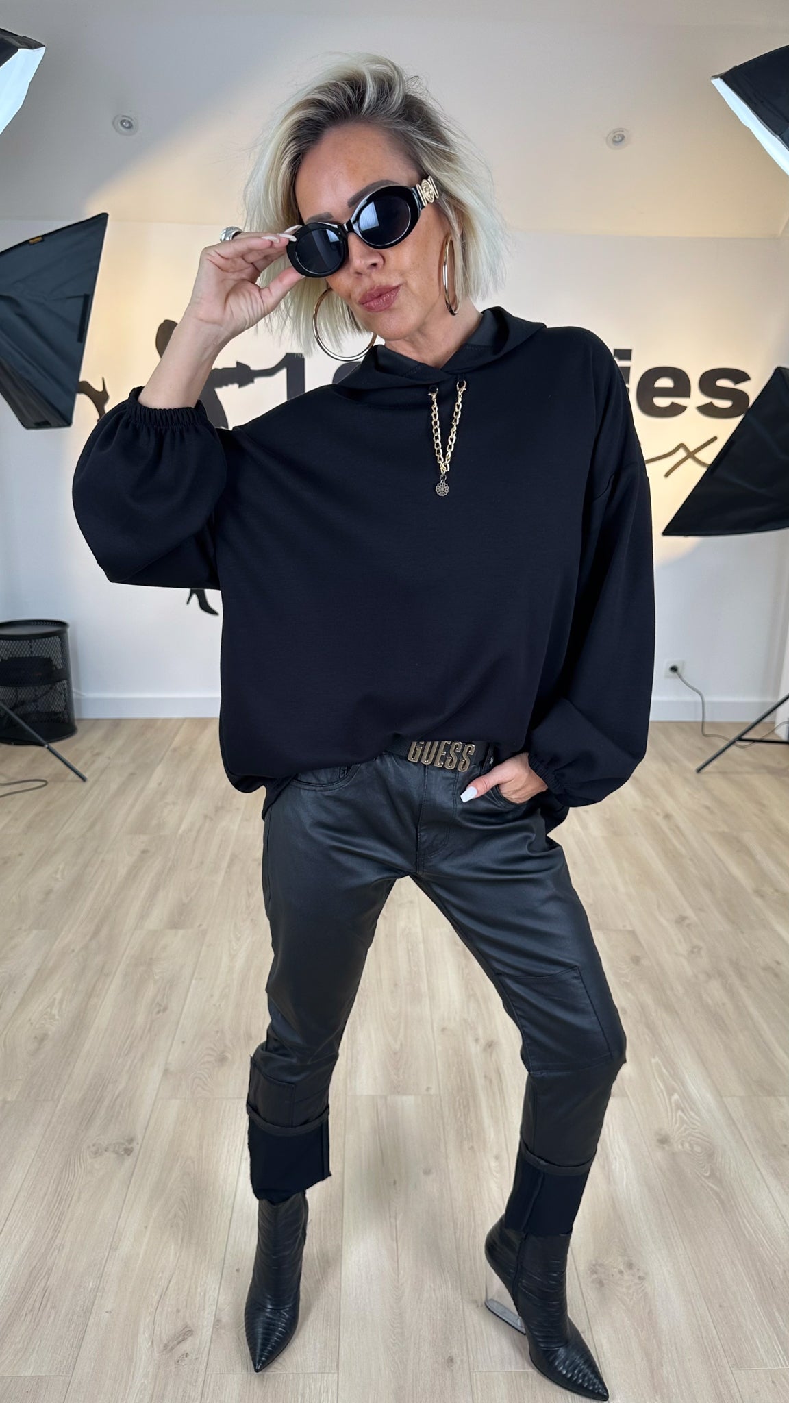 pantalon fashion cuir synthétique patch ton sur ton rock fashion