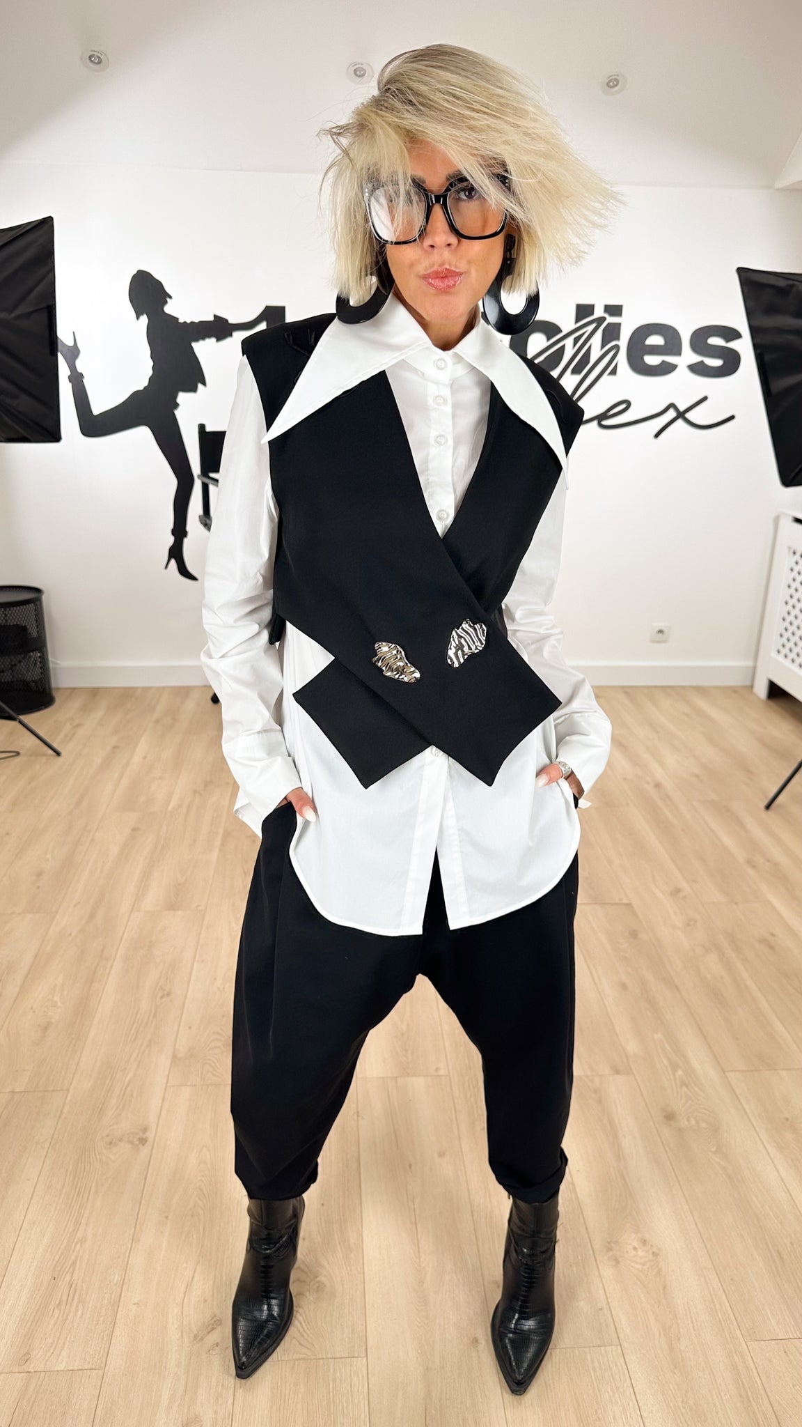 chemise_gilet_femme_classique_original_fashion_mode_élégant_boutons_métal_broderie_comtemporain_oversie