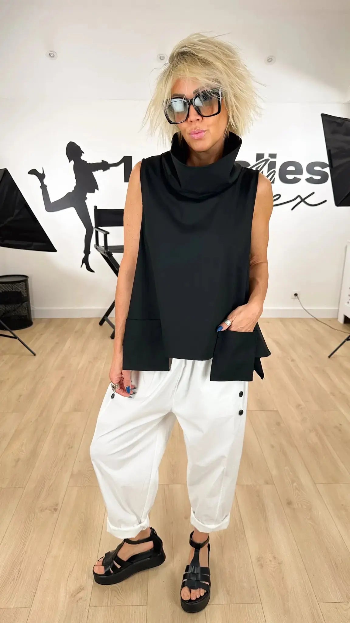 top_made_italie_wendy_trendy_femme_féminin_fashion_mode_japan_japon_manga_trapèze_asymétrique_couture_original_contemporains_graphique_fluidité