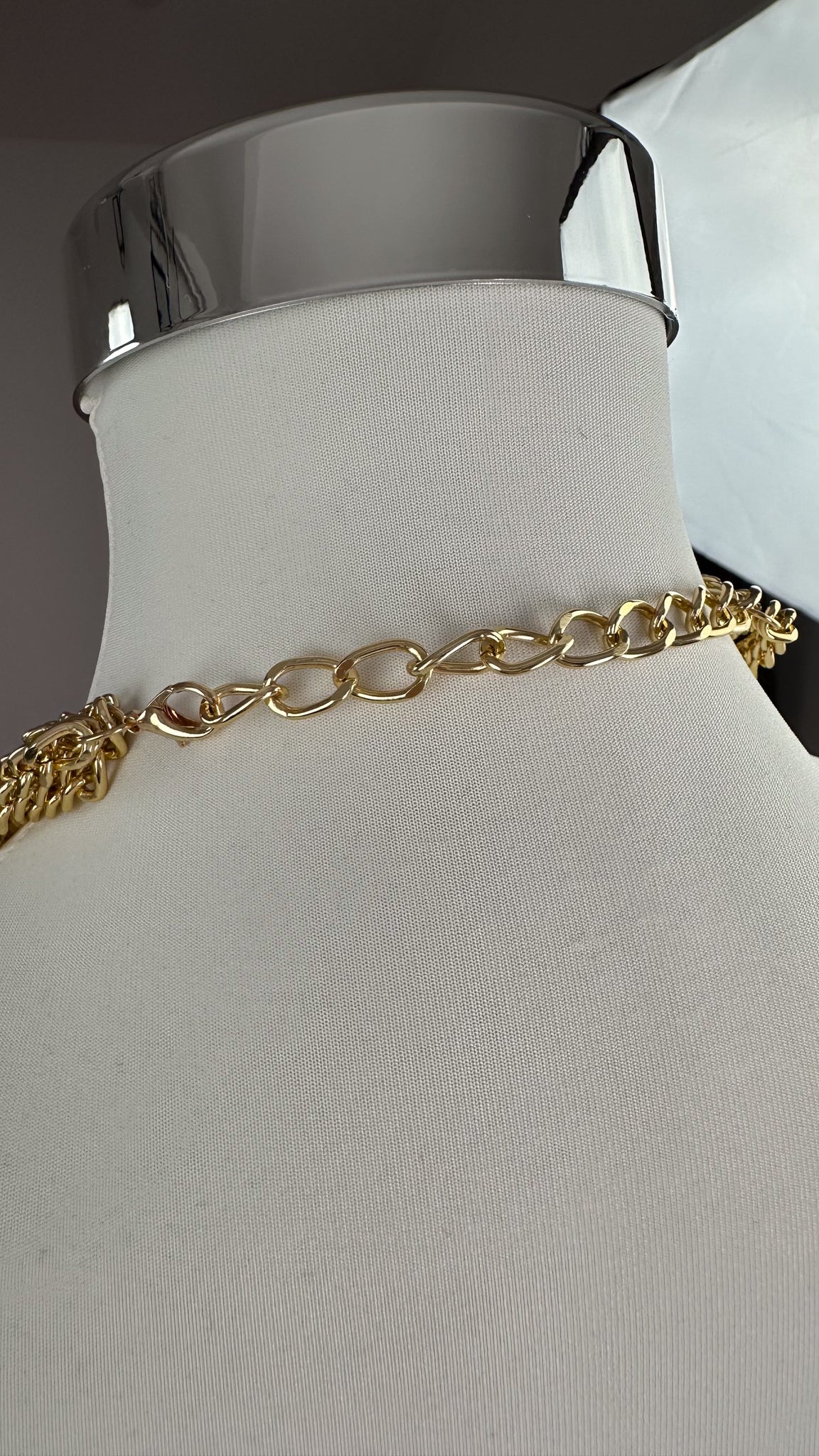 El collar CLAUDIA, 2 colores a elegir