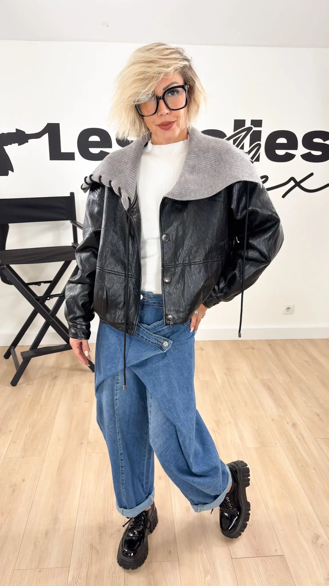 Image of vêtements_femme_mode_prêt-à-porter_boutique_tendance_mode_fashion_nouvelle_collection_nouveautés_look_tenue_style_chic_casual_élégante_fashion_qualité_tshirt_robe_short_blouson_veste_panatalon_top_blouse_pull_pois_jupe_salopette_denim_patch_hussard_officier_napoleon_mandarin_quedepie