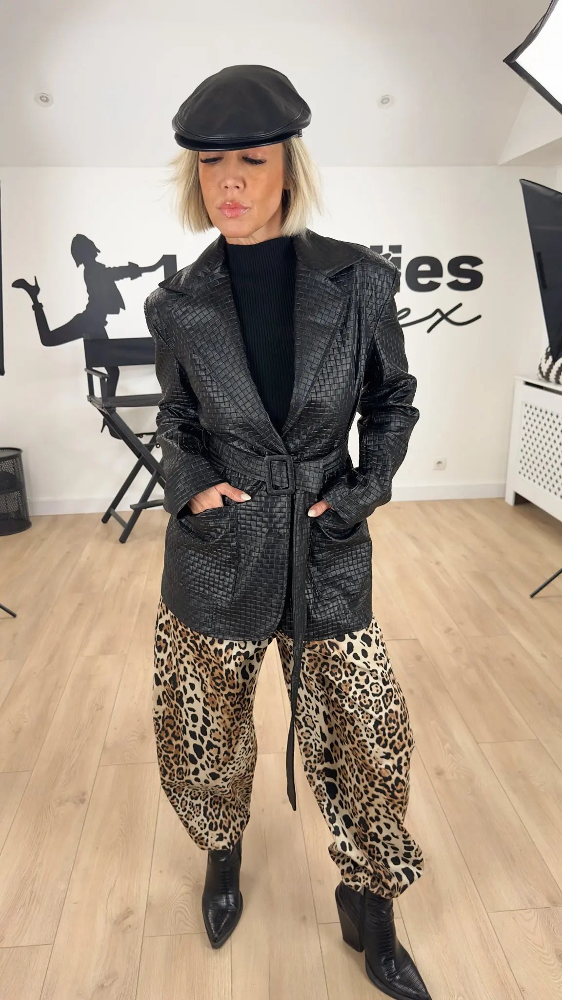 Image of Article LIVE 106 VESTE SIMILI CUIR TRESSÉ Les Folies d'Alex