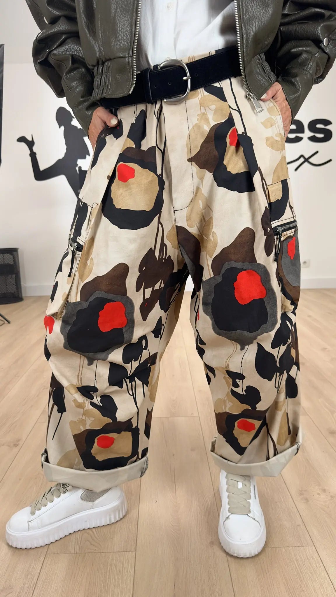 Image of Article LIVE 210 - Pantalon Cargo Graphique Les Folies d'Alex