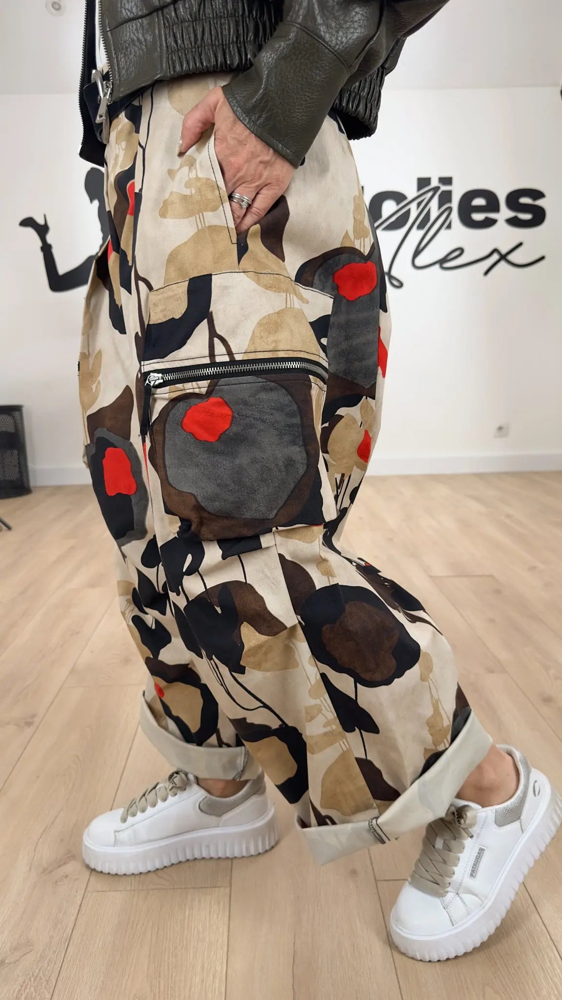 Image of Article LIVE 210 - Pantalon Cargo Graphique Les Folies d'Alex