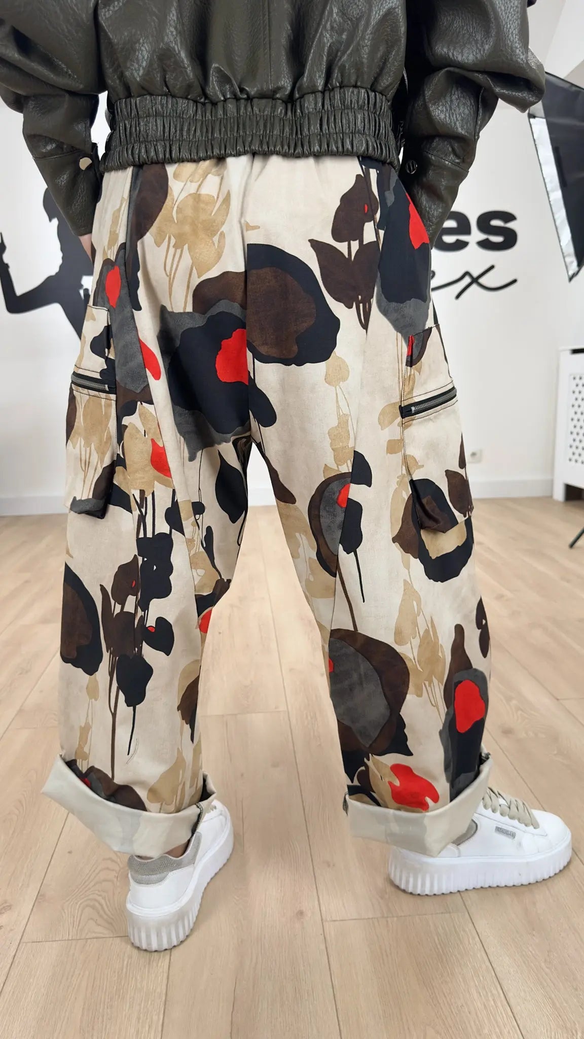 Image of Article LIVE 210 - Pantalon Cargo Graphique Les Folies d'Alex