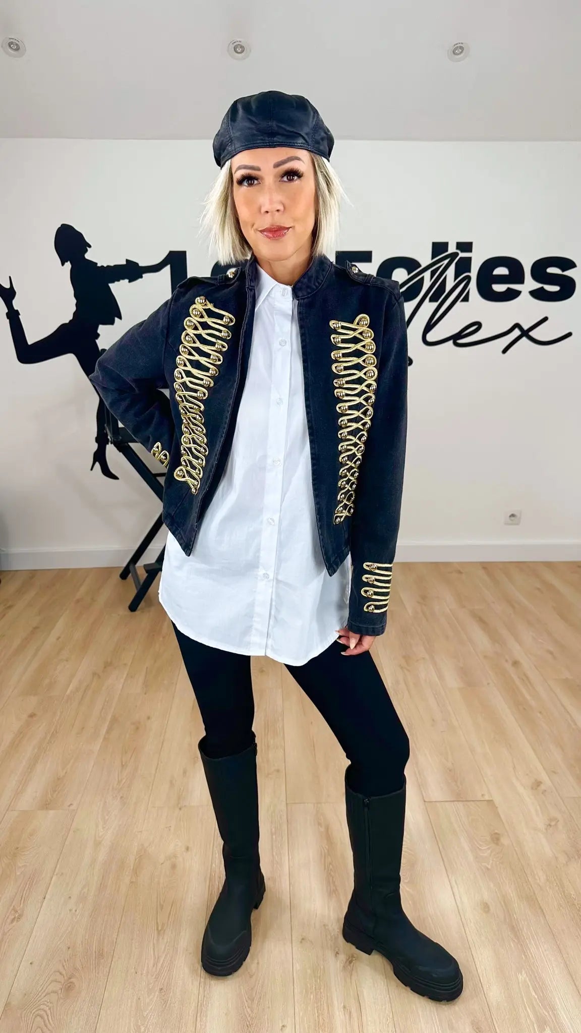 Image of vêtements_femme_mode_prêt-à-porter_boutique_tendance_mode_fashion_nouvelle_collection_nouveautés_look_tenue_style_chic_casual_élégante_fashion_qualité_t-shirt_robe_short_blouson_veste_panatalon_top_blouse_pull_pois_jupe_salopette_denim_patch_hussard_officier_napoleon