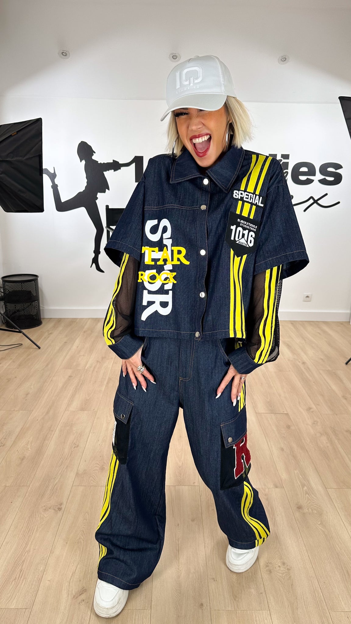 Image of ensemble_jogging_femme_jean_denim_streetwear_urbain_garage_fashion_mode_stylé_grapique