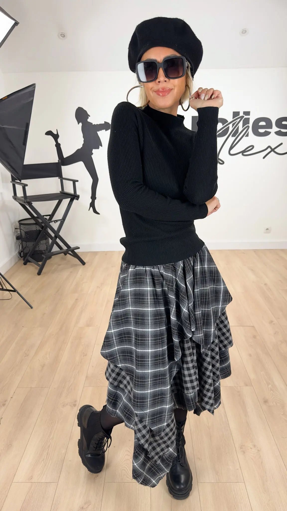 Image of vêtements_femme_mode_prêt-à-porter_boutique_tendance_mode_fashion_nouvelle_collection_nouveautés_look_tenue_style_chic_casual_élégante_fashion_qualité_tshirt_robe_short_blouson_veste_panatalon_top_blouse_pull_pois_jupe_salopette_denim_patch_hussard_officier_napoleon_mandarin_quedepie_jean_jeans_jogging_sport
