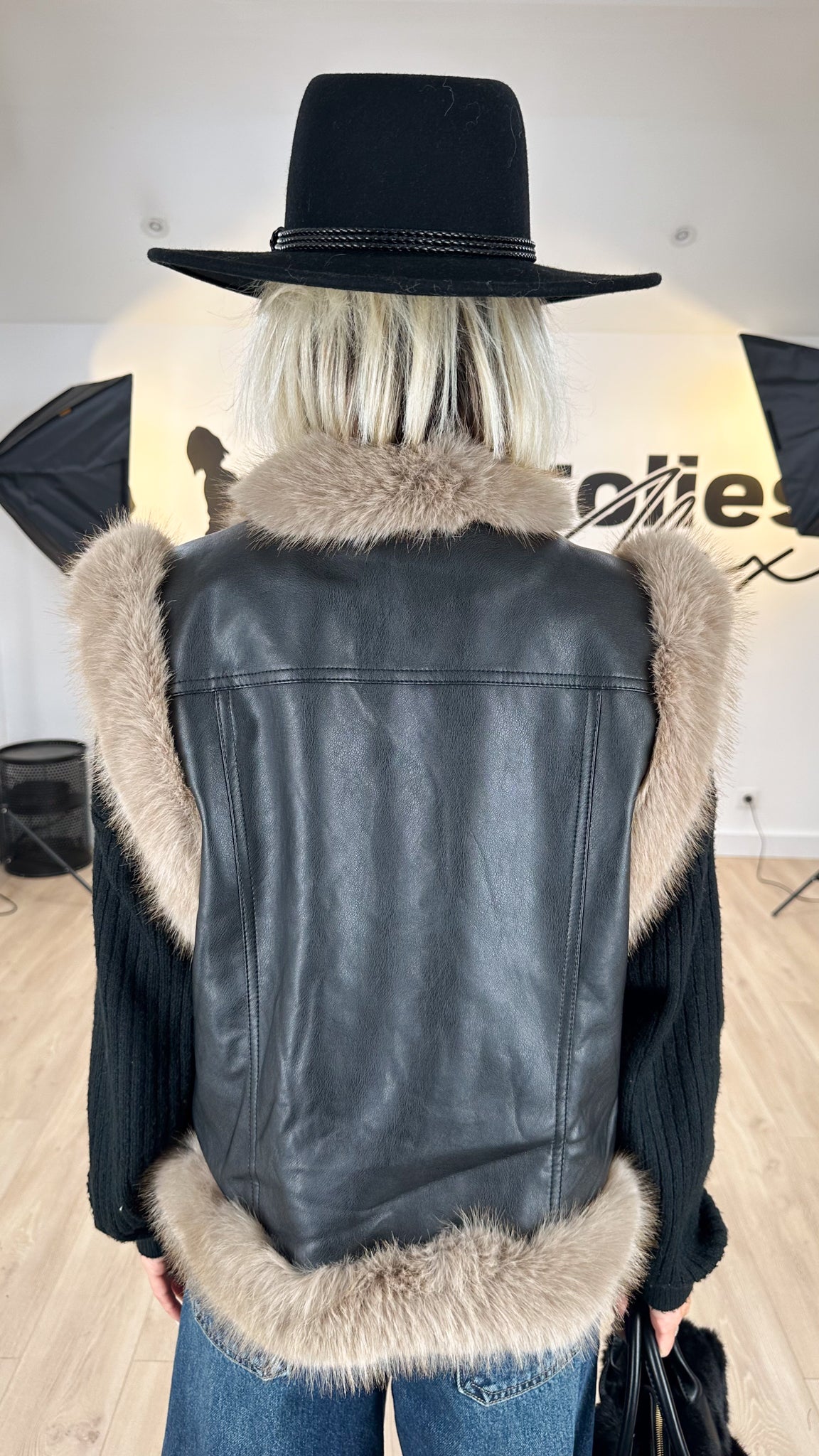 Image of El chaleco de los años setenta