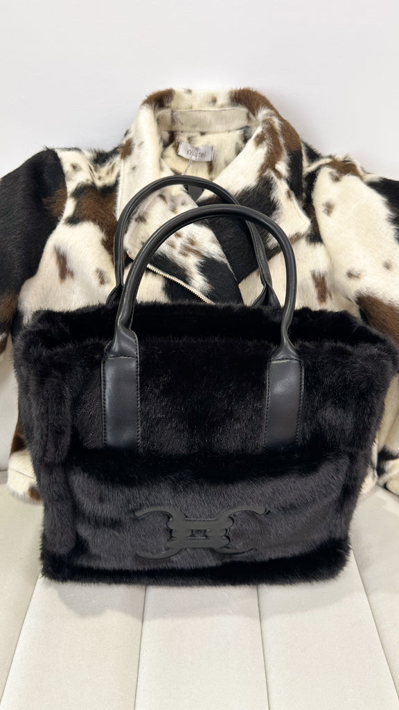 sac à main_ femme_polaire_élégant_design_chic_haute_couture_fausse_fourrure_noir_marron_stylé_moderne_finition_luxe