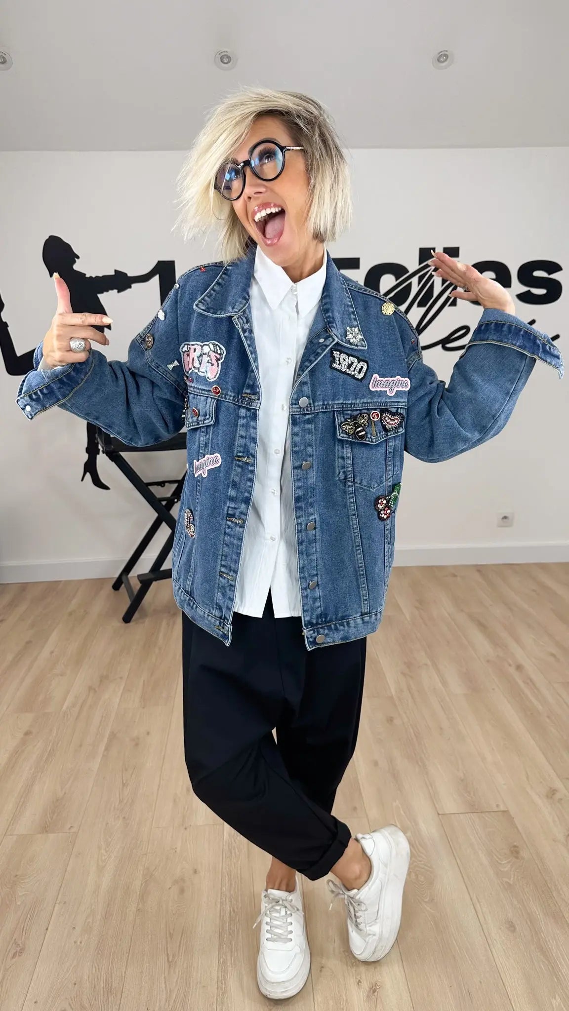 Image of vêtements_femme_mode_prêt-à-porter_boutique_tendance_mode_fashion_nouvelle_collection_nouveautés_look_tenue_style_chic_casual_élégante_fashion_qualité_t-shirt_robe_short_blouson_veste_panatalon_top_blouse_pull_pois_jupe_salopette_denim_patch