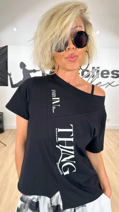 t-shirt_femme_féminin_mode_fashion_noir_print_graphique-asymétrique_