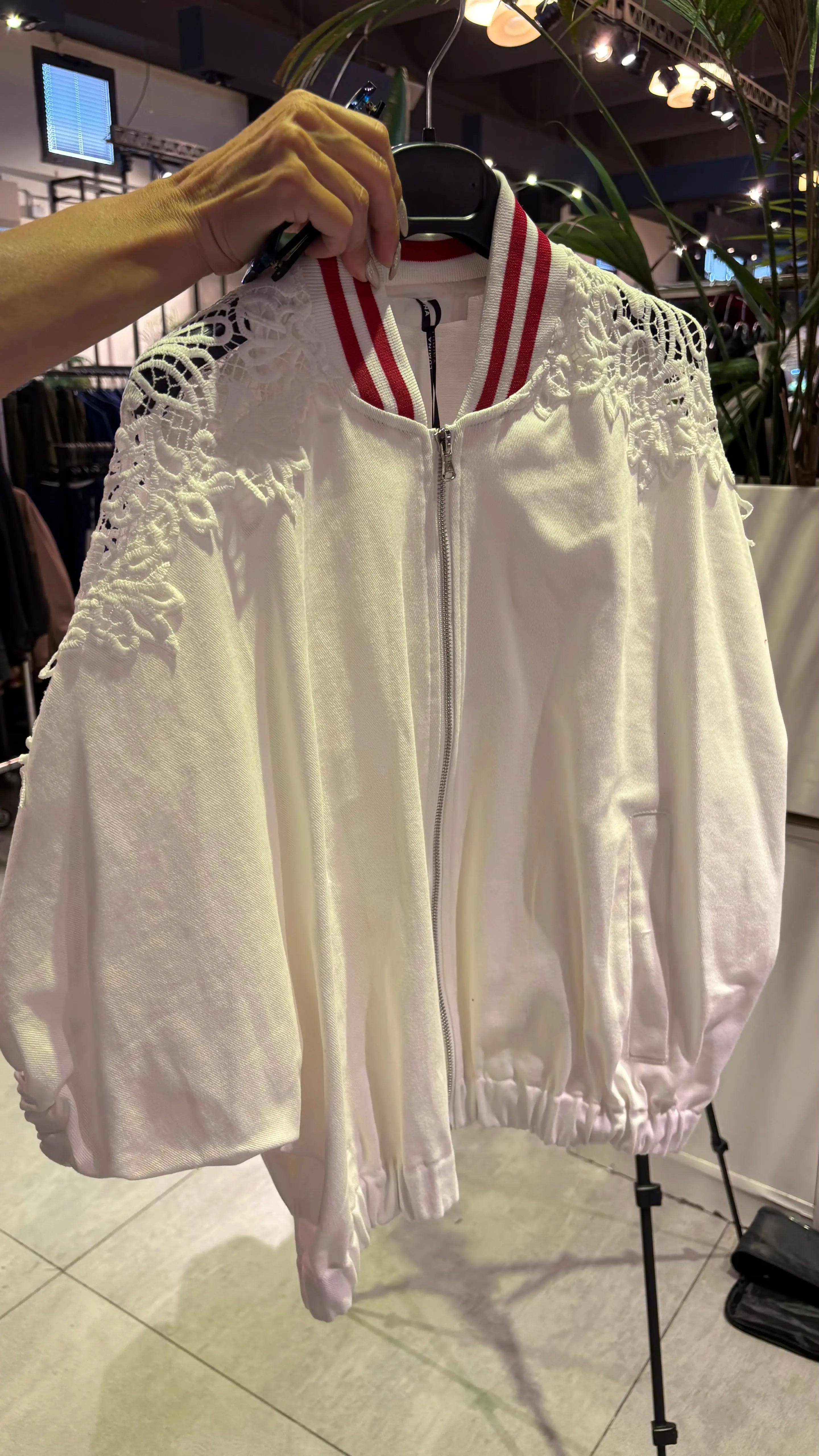Image of Article LIVE 101 VESTE DENTELLE Les Folies d'Alex