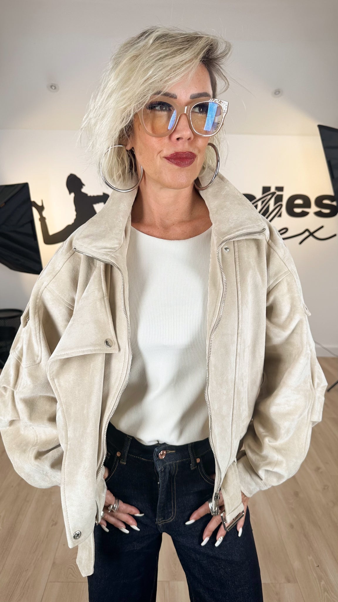 veste_femme_effet_daim_perfecto_créme_bouffant_rétro_chic