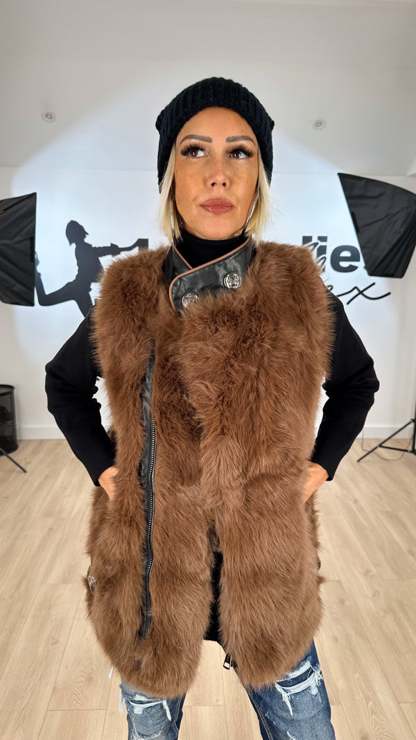 gilet_femme_fourrure_synthétique_stylé_simili_bi-matiére_moderne_sans_manches_urbain_haute_couture_style_perfecto_finitions_street