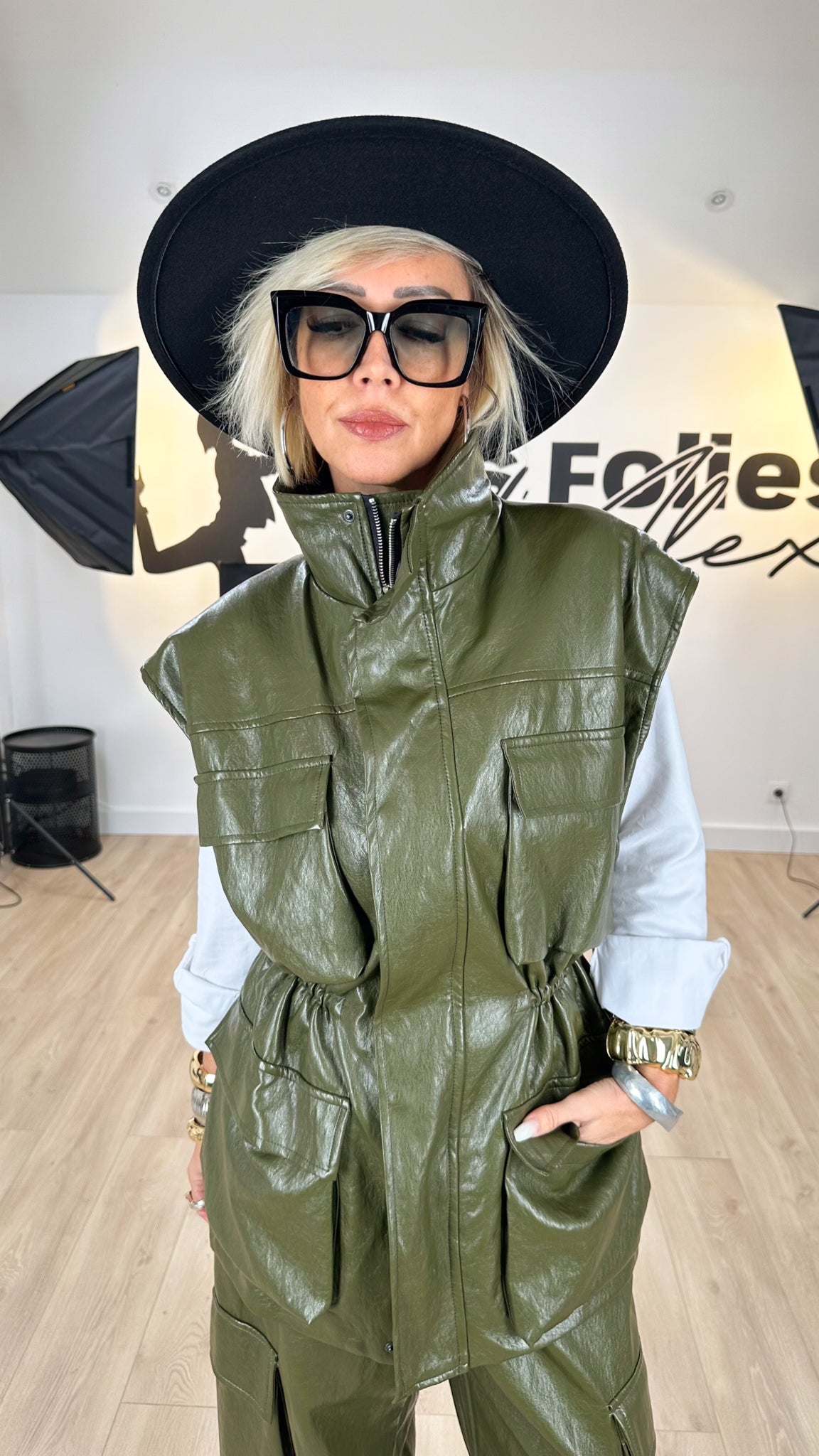 Image of gilet_femme_lumina_marque_italienne_smili_qualité_oversize_contemporain_confortable_vert_élégant_cintré_look_moderne_tendance_fashion_milan