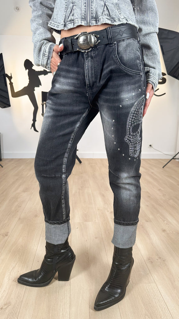 jean_femme_boyfriend_noir_délavé_tête_de_mort_strass