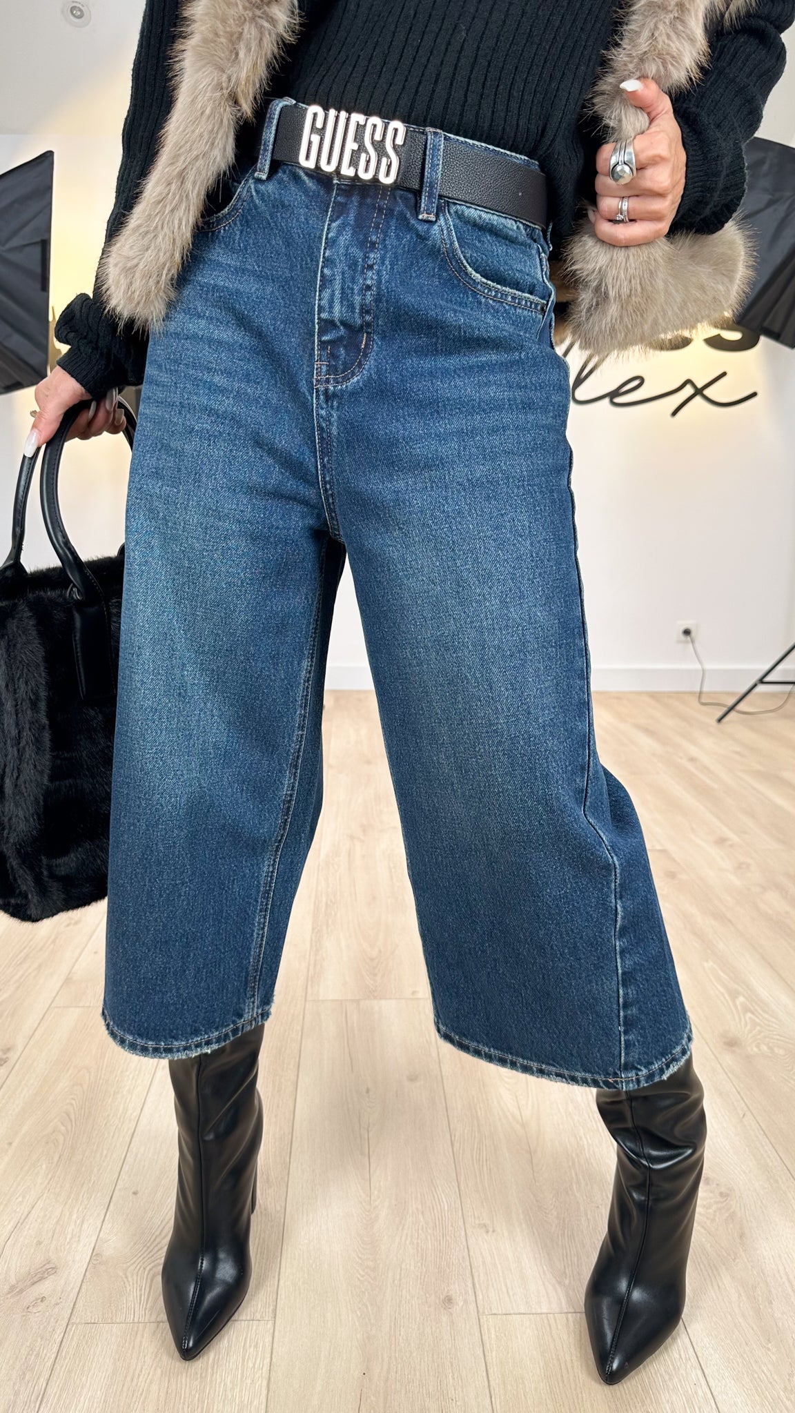 Image of jupe_culotte_femme_esprit_vintage_confort_jean_bleu_seventies_taille_haute_stylé_coton