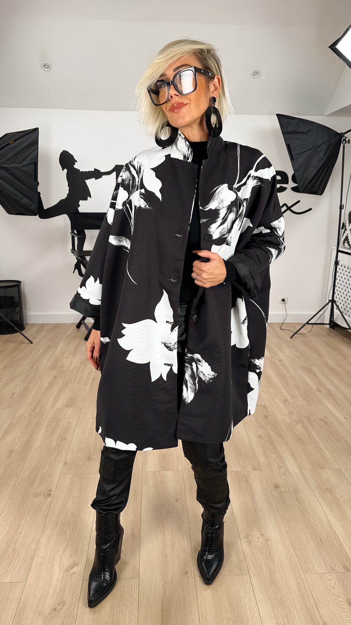 parka_veste_blouson_femme_wendy_trendy_marque_italienne_chic_grace_japon_floral_confort_streetwear_chic_fashion_mode_noir_blanc_imperméanle