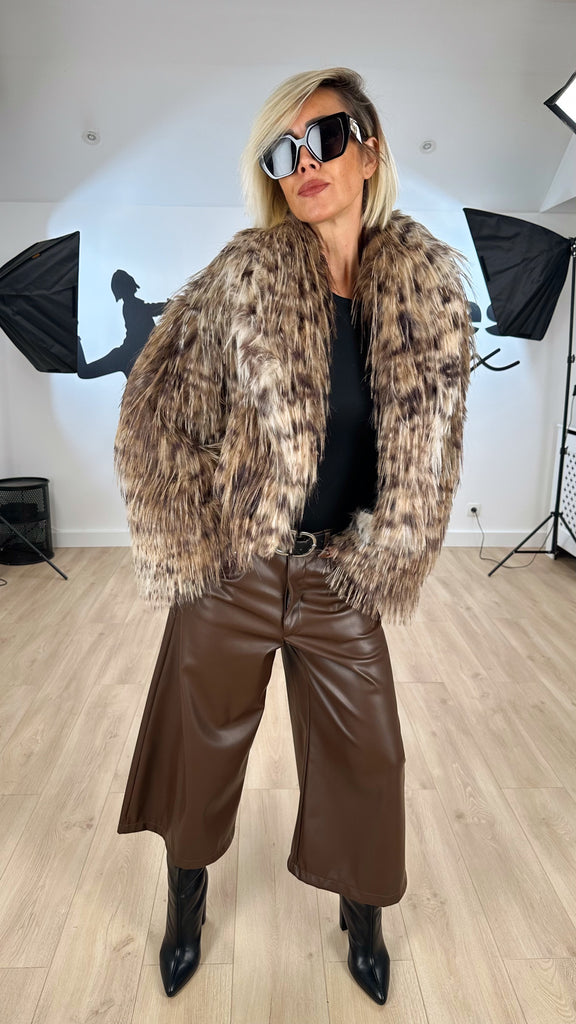 veste_fausse_fourrure_synthétique_imprimé_léopard_poils_long_doux_raffiné_col_chale_chic_haute_couture_chaud_hiver